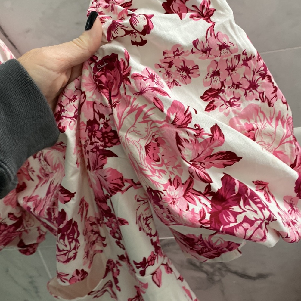 NWOT FLORAL DRESS - Picture 2 of 9